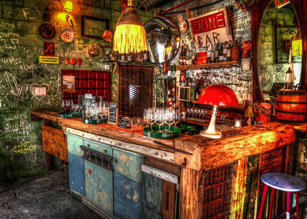 Grafika Ruin Bar in Budapest Jigsaw Puzzle (500 Pieces)