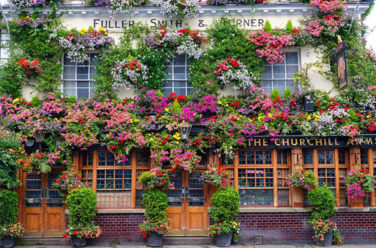 Piatnik Churchill Arms Kensington Jigsaw Puzzle (1000 Pieces)